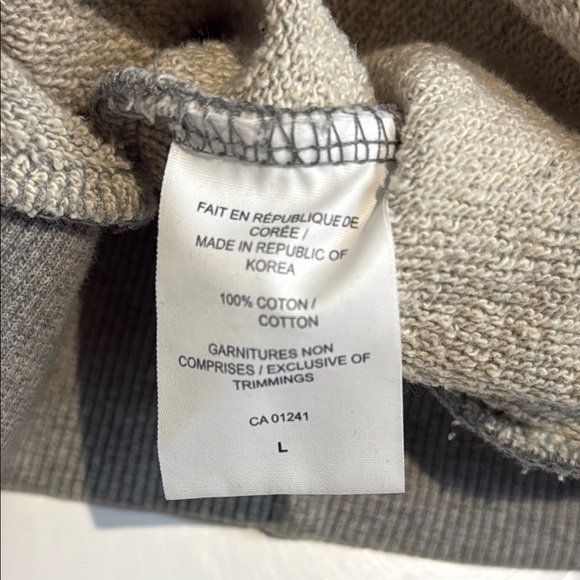 Simons - Gray Graphic Crewneck Sweatshirt Large - Picture 8 of 8